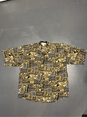 100% Silk Geometric Print Short-Sleeve Button-Down Shirt in Tan and Black